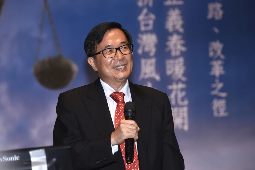 陳水扁以立委身份參選台北市長,沈伯洋躬逢其盛,坦言自己思想受陳水扁選舉影響很大。(資料照片/張哲偉攝)
