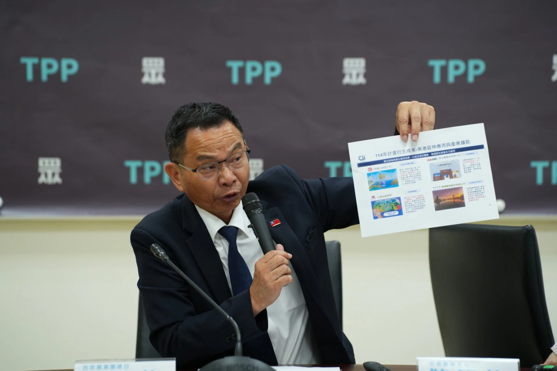 民眾黨質疑2000萬打造女王頭3D模型效益不彰　宣布刪減後續預算