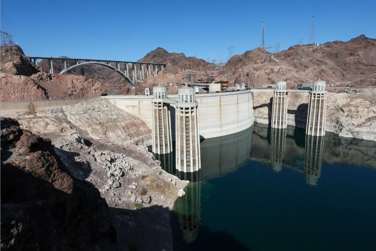 2026年7月25日，美國亞利桑那州米德湖的胡佛大壩（Hoover Dam ）上游。（法新社）