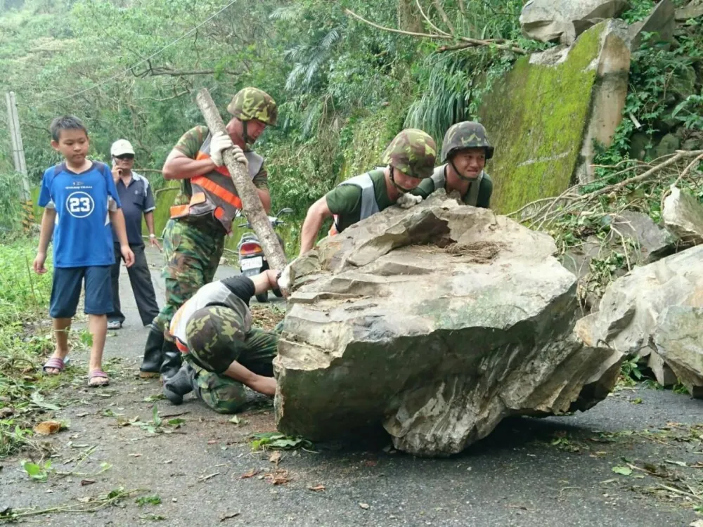 尼伯特重創台東　國軍深入太麻里、綠島搶救