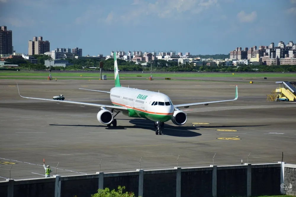 【更新】長榮班機折返桃機　旅客：暑假泡湯了