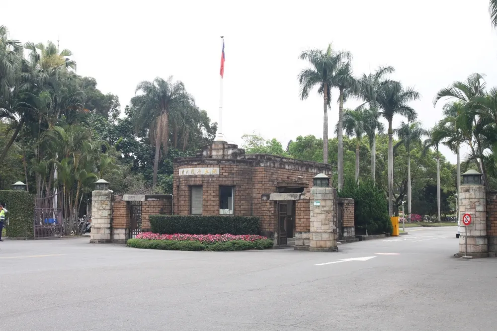 選系不選校？　名校畢業生薪水還是比較高  