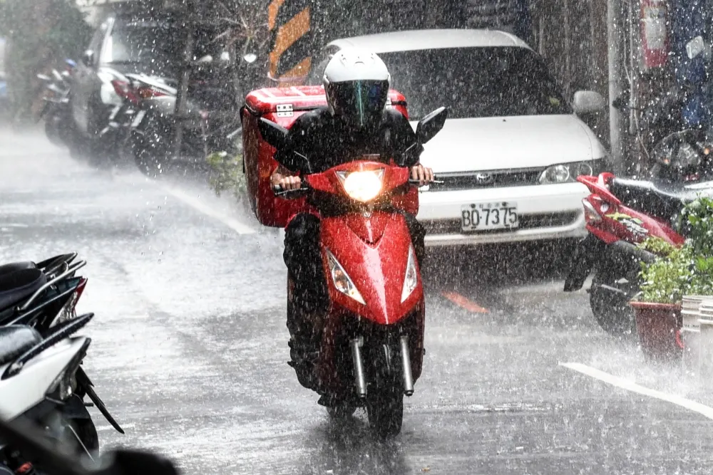 午後熱對流旺盛　大台北地區降大雨