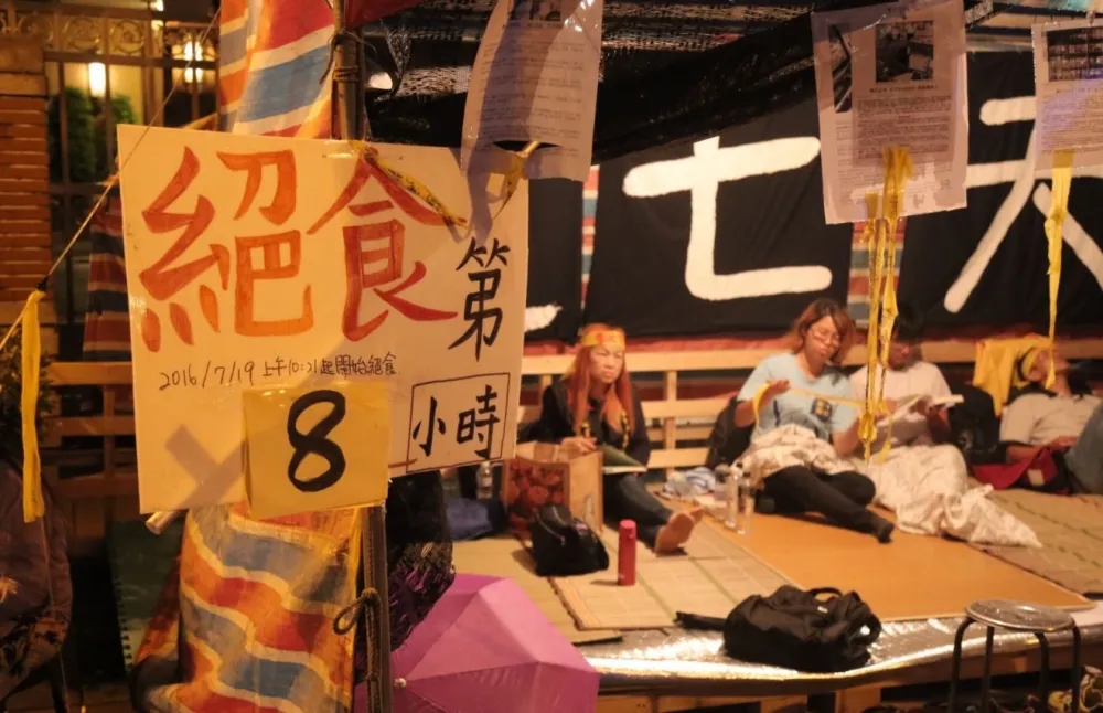 不滿政府刪7天假　勞團發起無限期絕食抗議