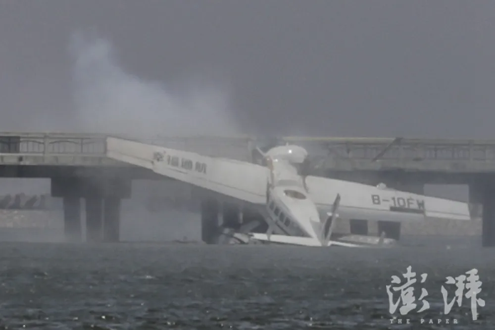 上海兩棲飛機撞上引橋　已釀5死5傷