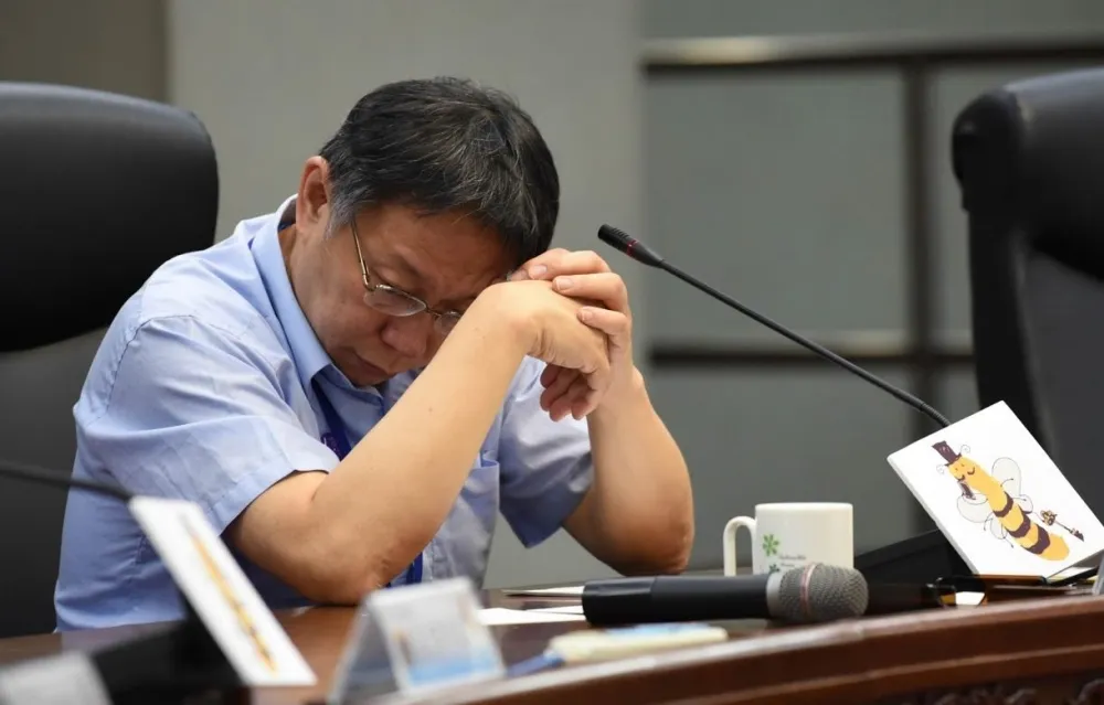 柯文哲民調　首次不滿意度超過滿意度　