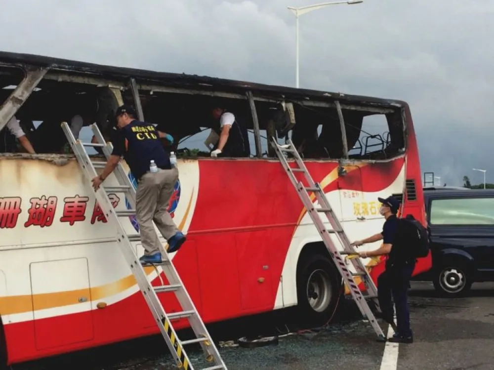 遊覽車檢測　超過半數不合格