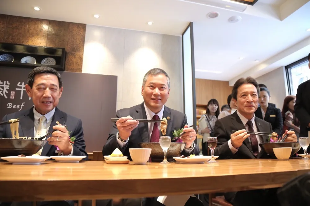 辜仲立跨足餐飲　開賣「總裁牛肉麵」