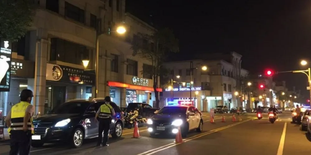 騎車玩寶可夢被員警盤查　女通緝犯意外被逮