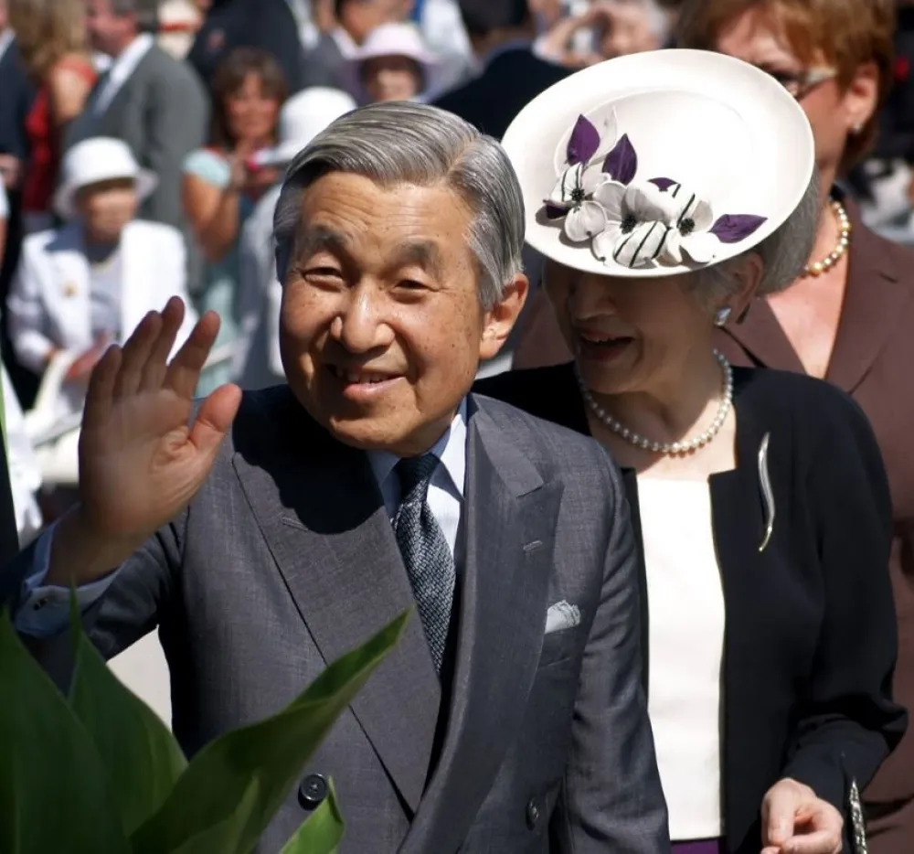 日皇透露「生前退位」意願　安倍：會認真考慮