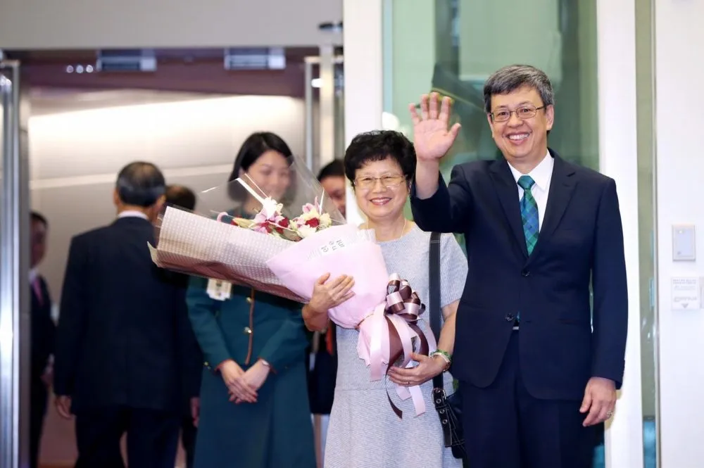 副總統陳建仁首度出訪　偕夫人過境美國訪多明尼加　