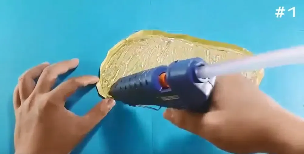 【上撇步】熱熔膠這樣用? 嚇死寶寶的熱熔膠拖鞋