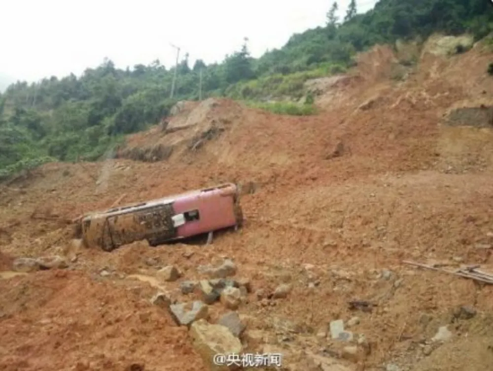 福建遊遇山崩　傷客搭機轉高雄長庚