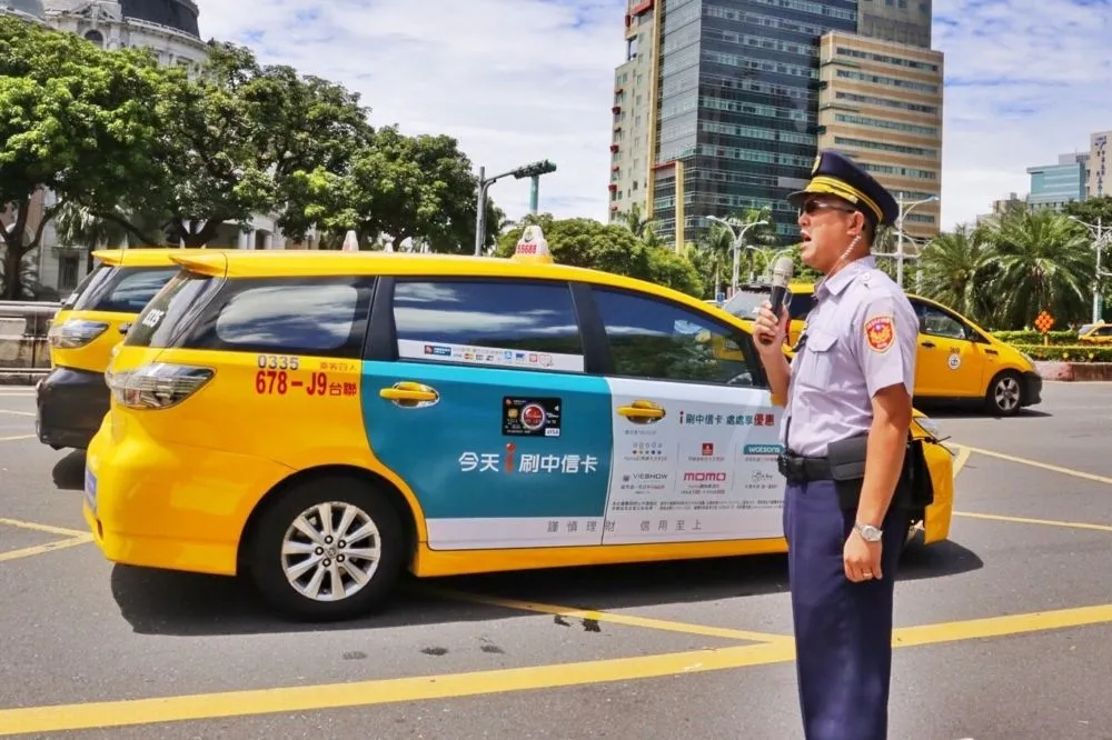 不滿Uber　計程車5天內3度包圍行政院