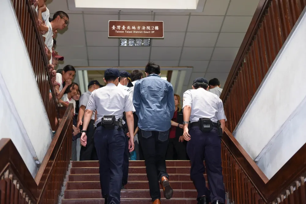 社評：踢陳皓揚一腳　你就天理昭彰嗎