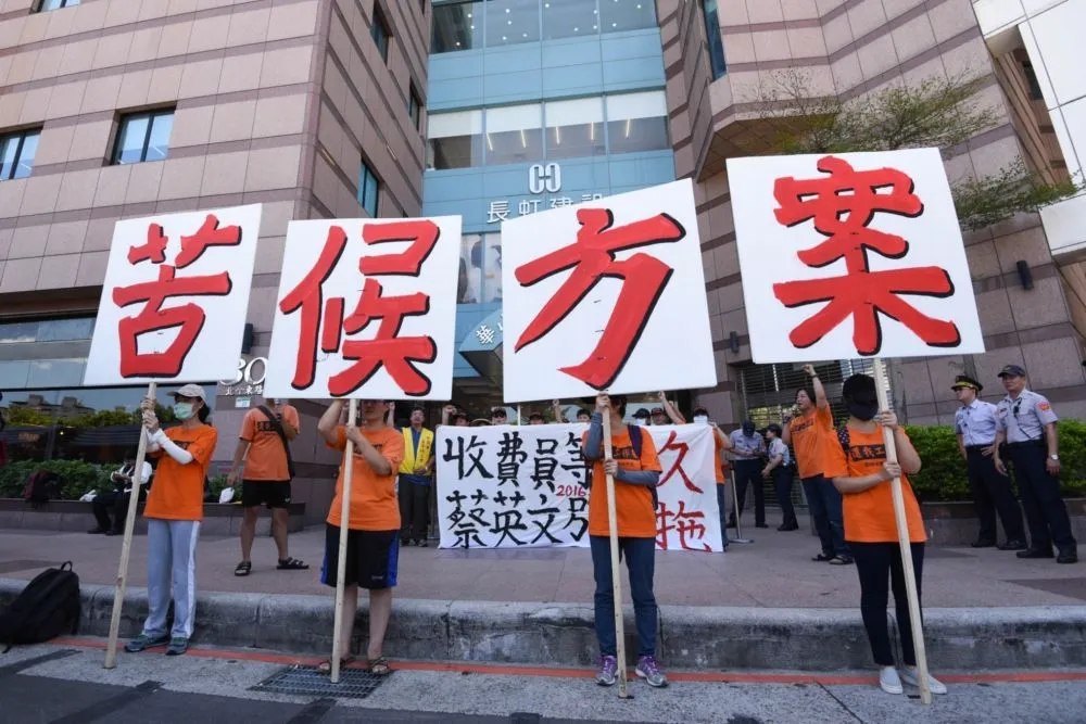 總統出手補償收費員　政府49％遠通51％