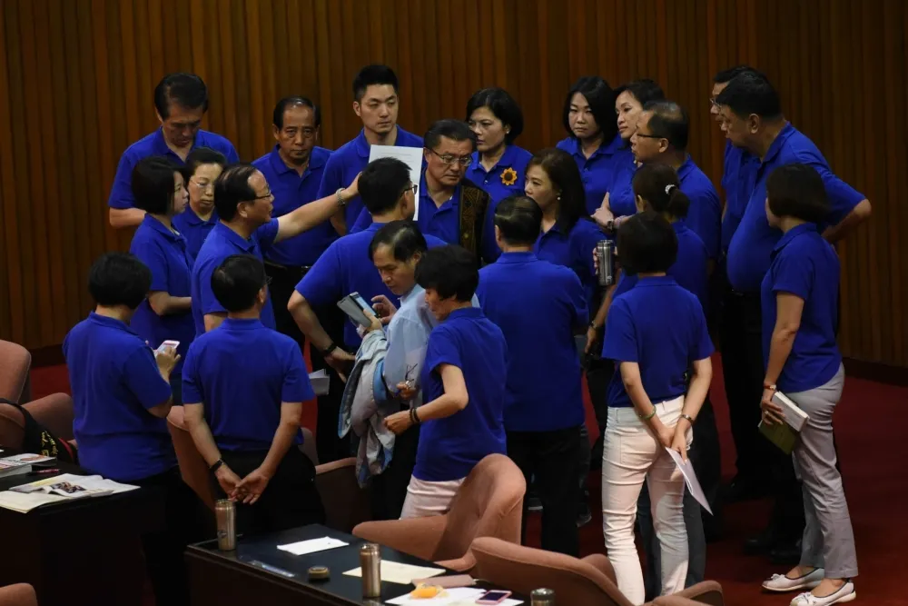 投書：楊偉中對民進黨弊大於利