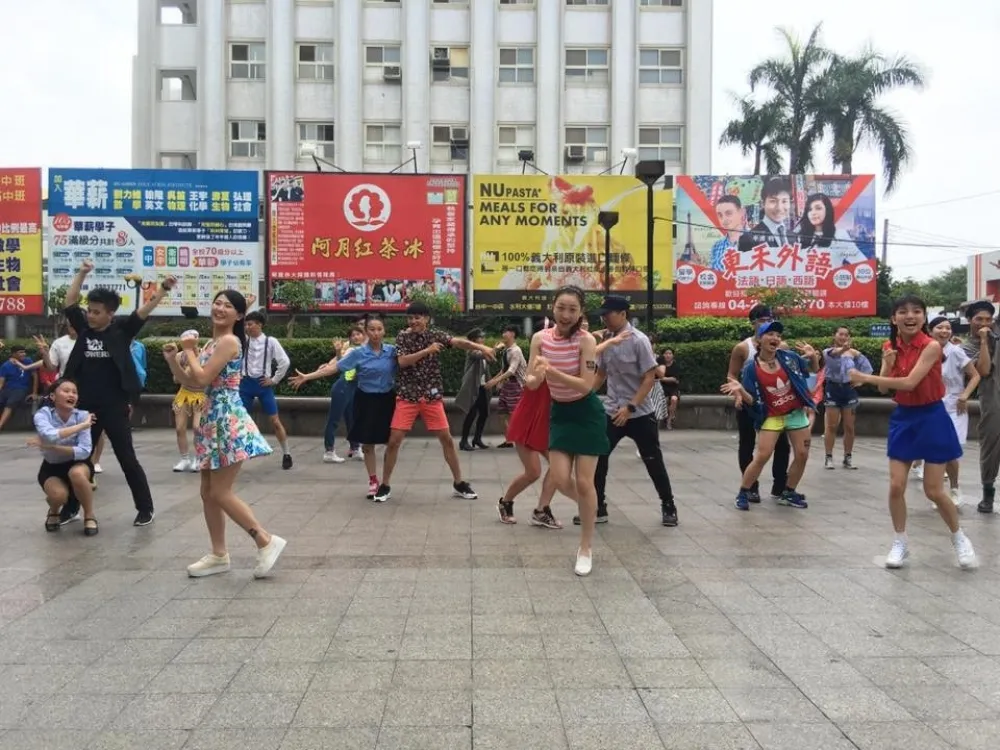 首屆國際踩舞祭在台中　一中商圈快閃吸睛