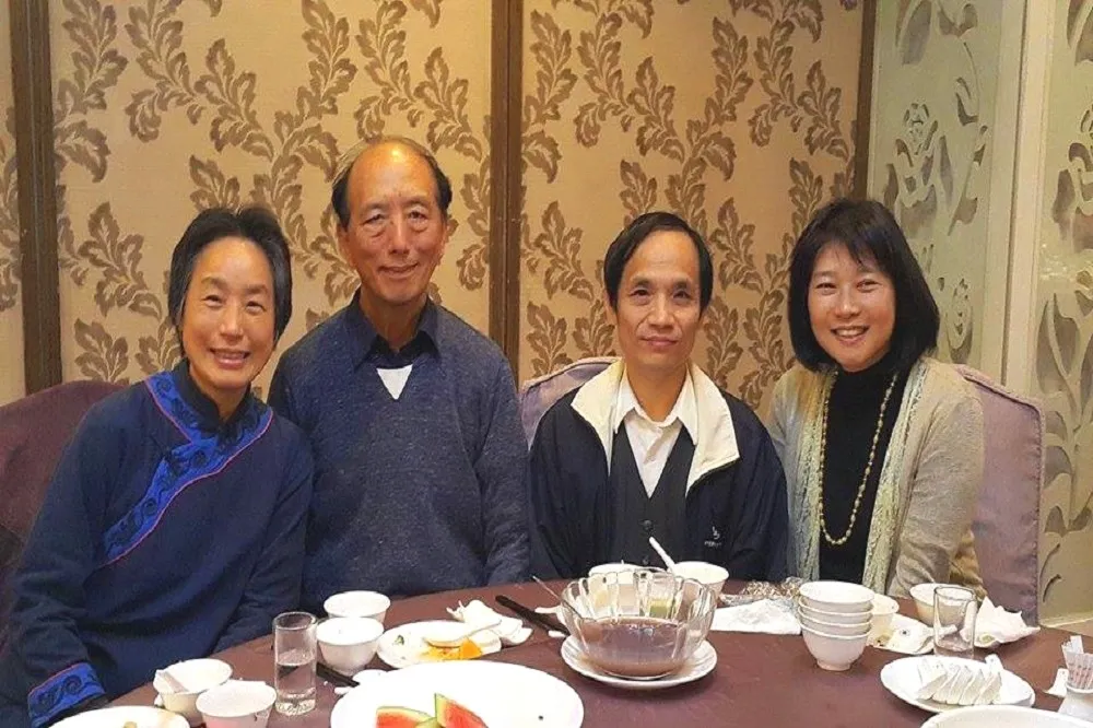 「成為公僕的公僕」　最年輕政委唐鳳父母實踐自學典範
