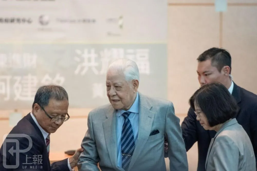 朝完全民主邁進　李登輝：4年或8年是關鍵