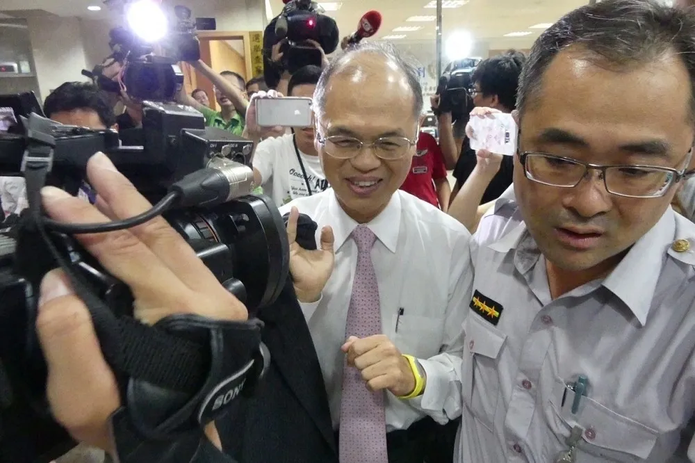 徐光曦請辭兆豐董事長　自清非自己查自己