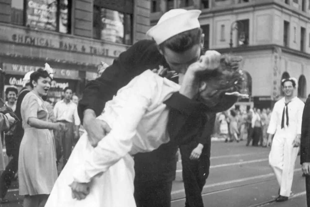 「勝利之吻」女主角辭世　享壽92歲