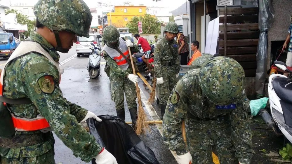 莫蘭蒂侵襲台灣　國軍動員4500人清理家園