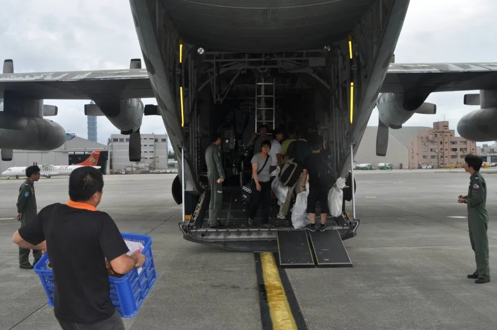 莫蘭蒂17級風重創金門　國軍專機支援
