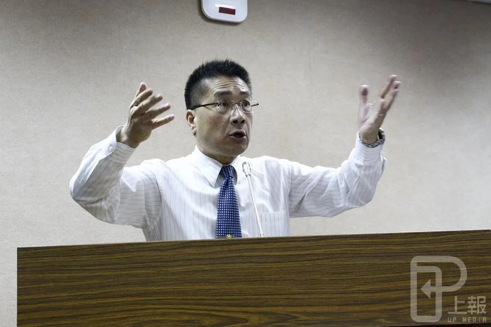 童振源任國安會諮委　綠委徐國勇接行政院發言人