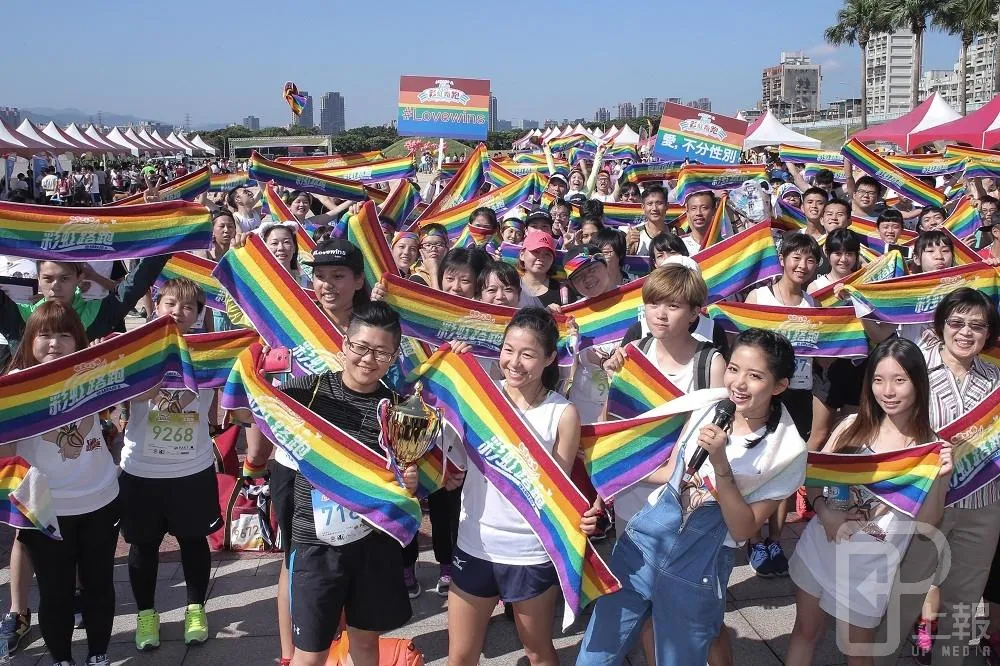 【圖輯】彩虹路跑3000人參加　婚姻平權、愛無差別