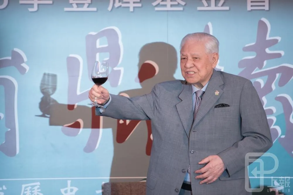 李登輝頭暈急送榮總　心跳血壓偏低留院休息一晚	