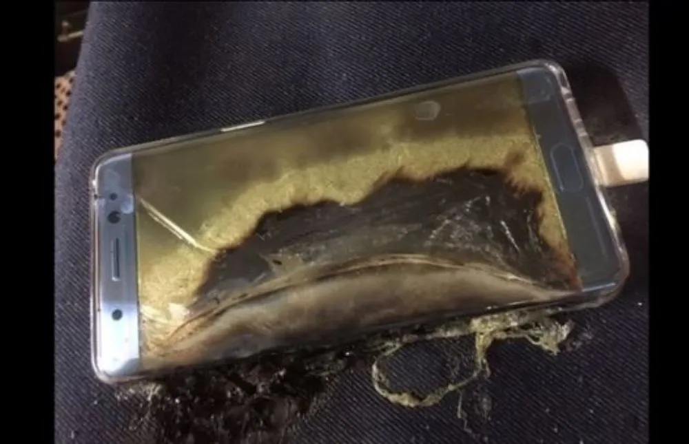 Note 7換新機還是著火冒煙！　全機乘客緊急疏散