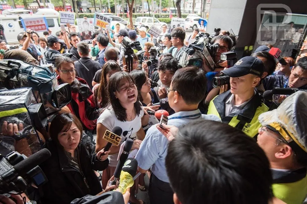 環保署籲台化勿拿勞工要脅　環團獨自冒雨抗議 