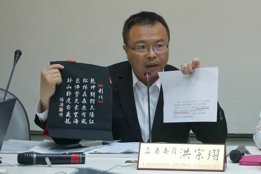 台化案延燒　綠委爆台化3800萬買單卓伯源「自戀環保袋」
