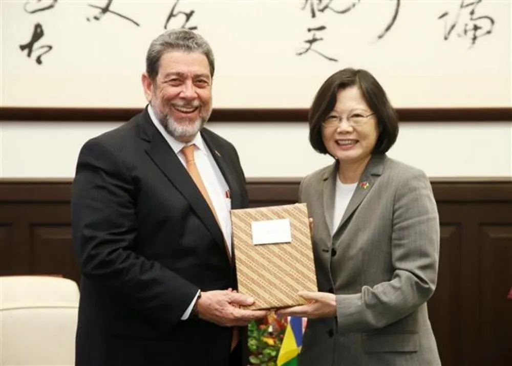 友邦反對黨揚言與陸建交　聖文森總理：天真