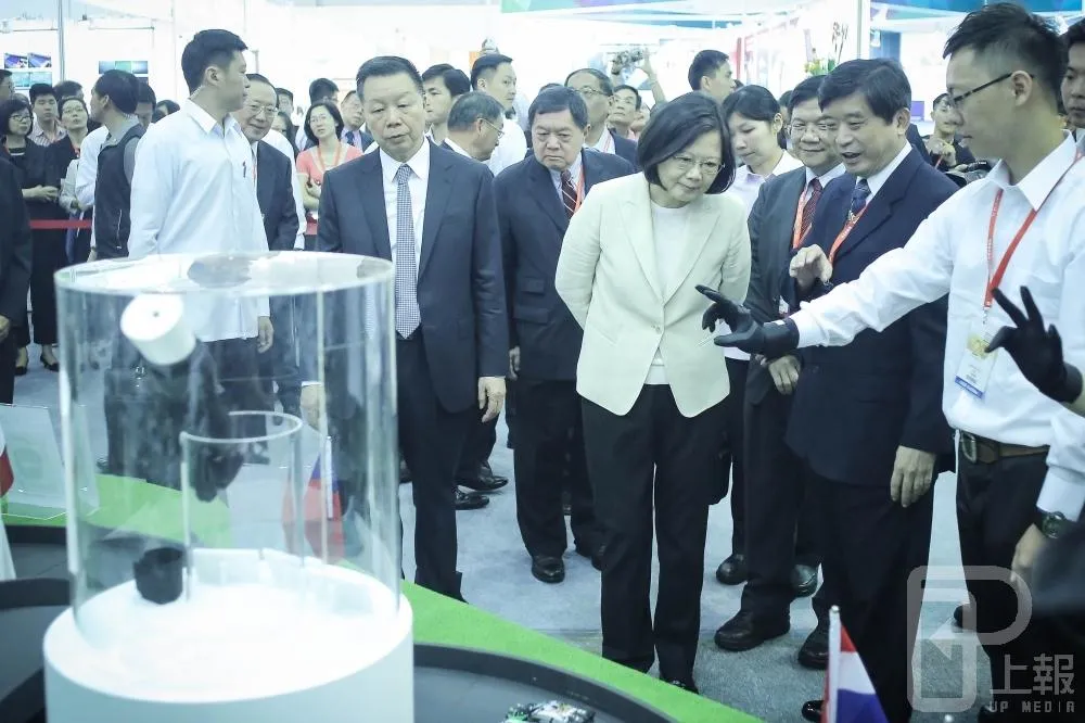 紡織展環保智慧衣吸睛　蔡英文：積極推動TPP及FTA