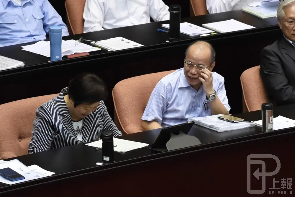 張景森刪3萬元禮盒預算　網友讚：「省長」好省