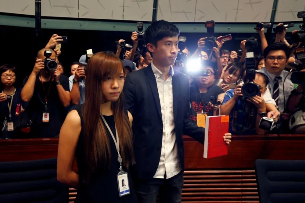 香港本土派議員遭裁定宣誓無效　二度欲補宣誓就職仍受阻