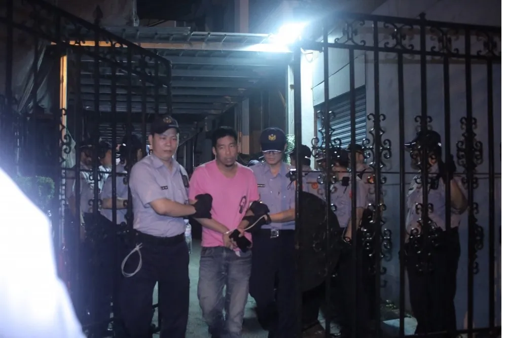 【更新】王奕凱率眾兩度試圖翻立院　終不敵警力宣告行動失敗