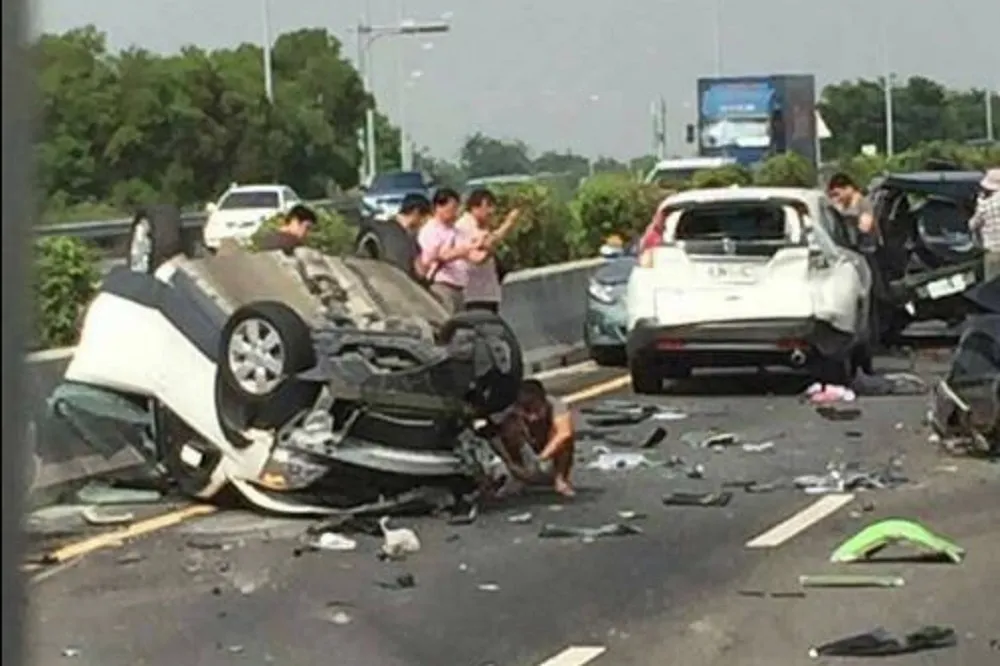【更新】國道連環車禍！　統聯追撞14車14人輕重傷　　