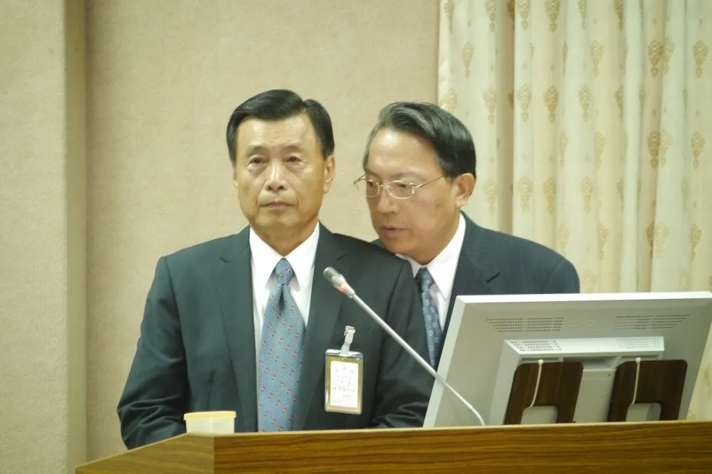 國安局長引用美媒：選希拉蕊或川普　差在上吊還是用槍自殺