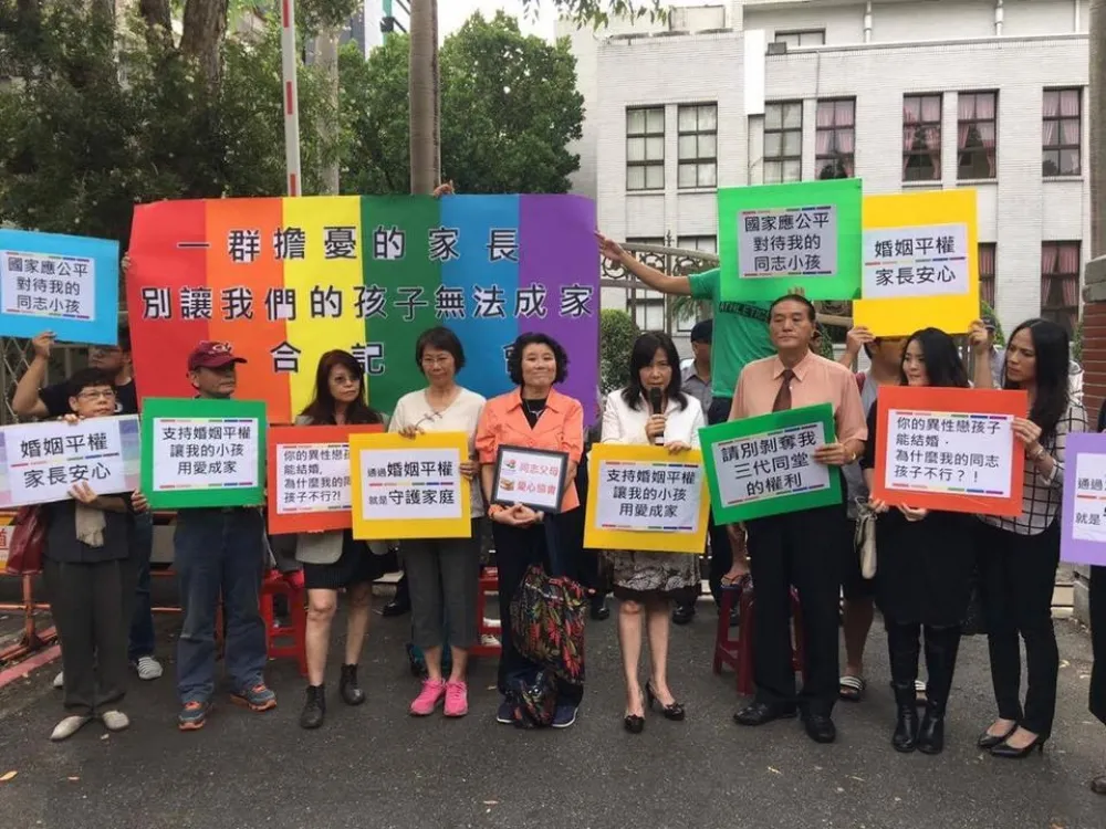 同志婚姻行不行？　支持、反對媽媽們隔空喊話