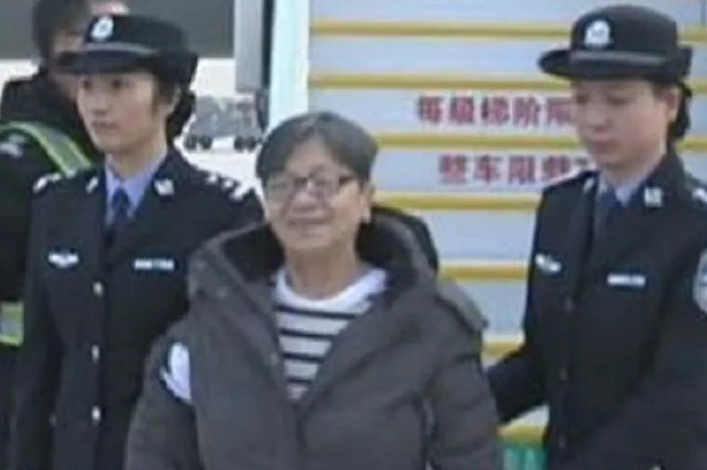 貪污12億逃亡13年　中國第一女巨貪返國自首