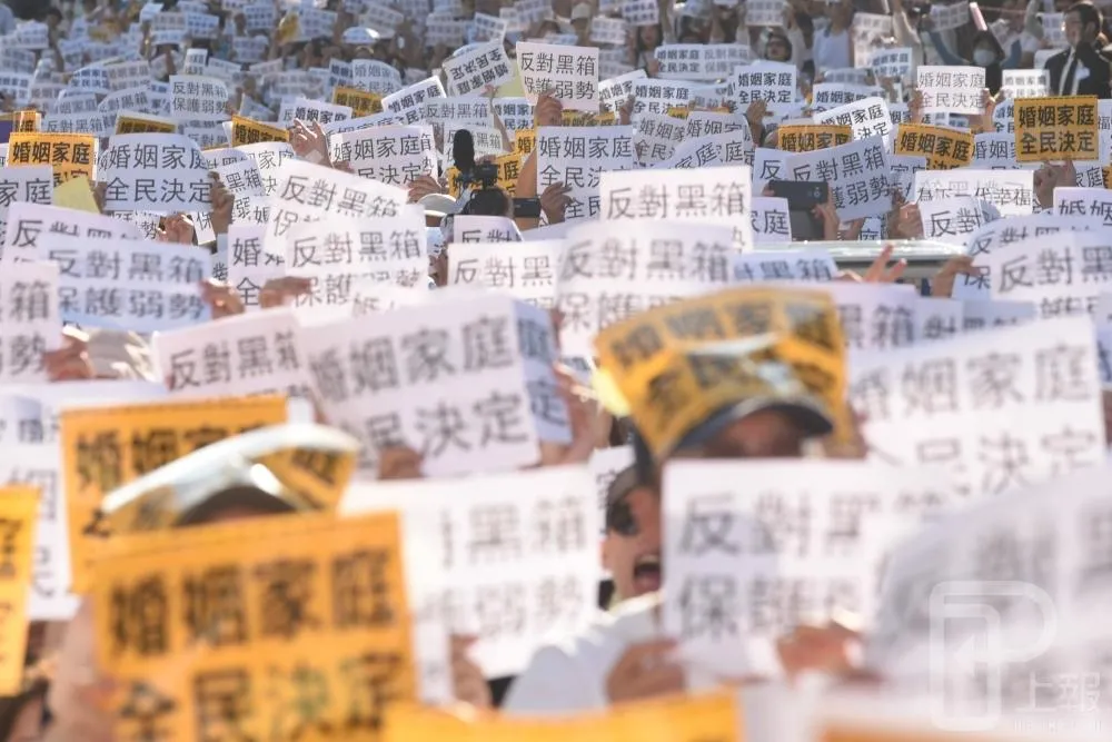【更新】2萬人反同婚圍立院　護家盟嗆：要罷免「不符期待」立委