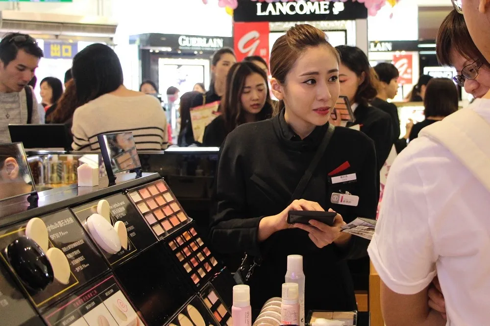 櫃姐「歡迎光臨」背後的心酸告白：我們為何組工會？