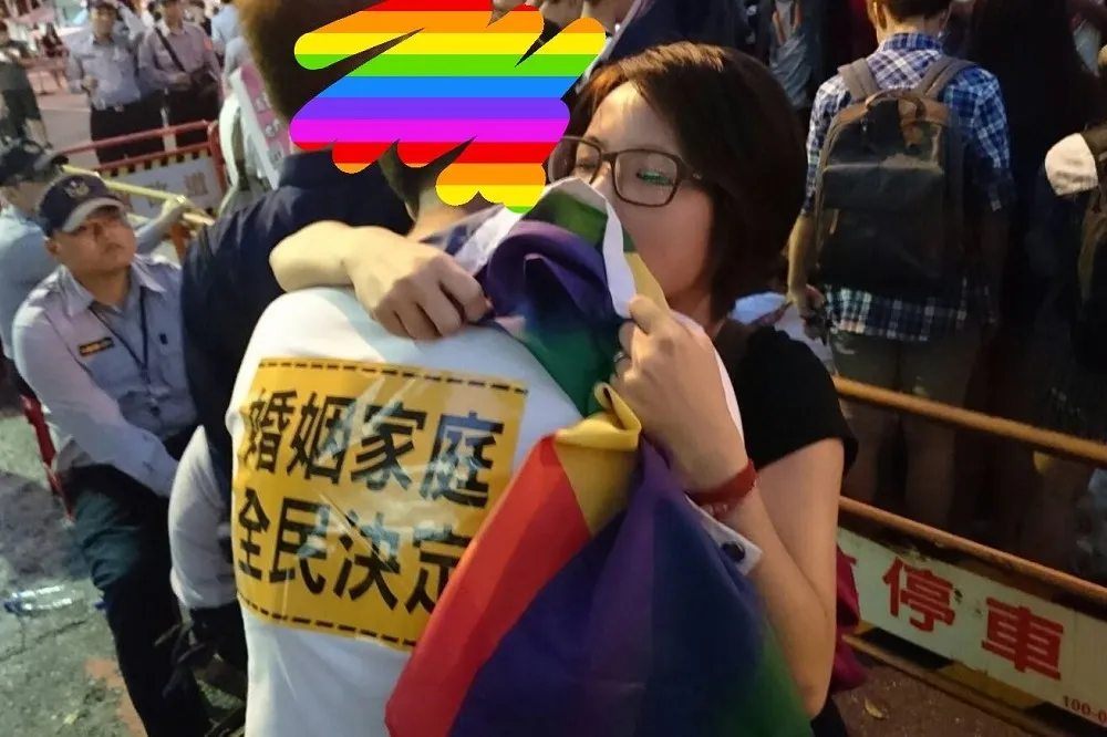 高中生被迫反同：我是被我爸媽帶來的，我不敢說我是同志...