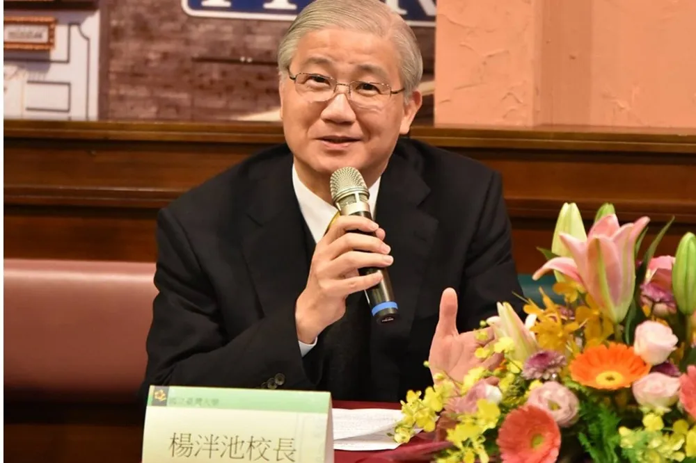 社評：讓一個學閥因造假而倒下