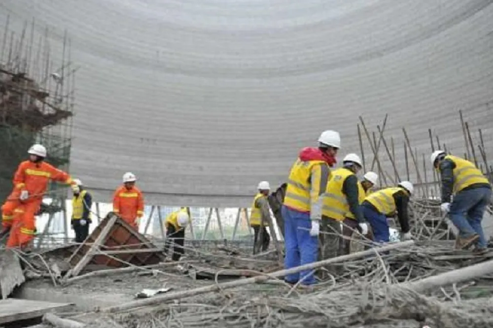 【更新】中國江西發電廠施工不慎倒塌　74死2傷