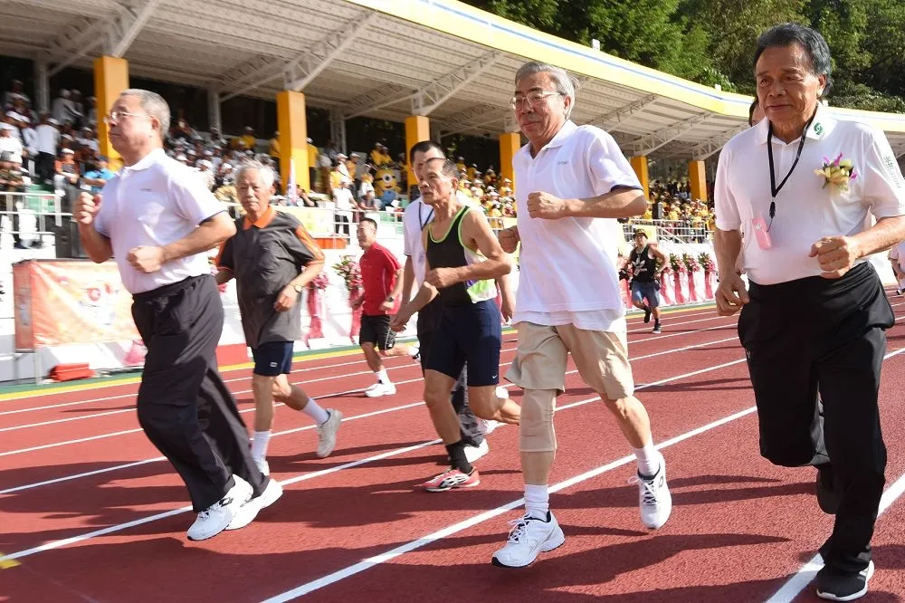 【台塑運動會】 王文淵擁抱英倫「藍天」 親替自家六輕辯護