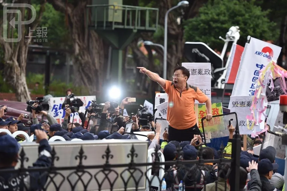 國民黨第二波抗爭發動！　推擠衝突再爆發